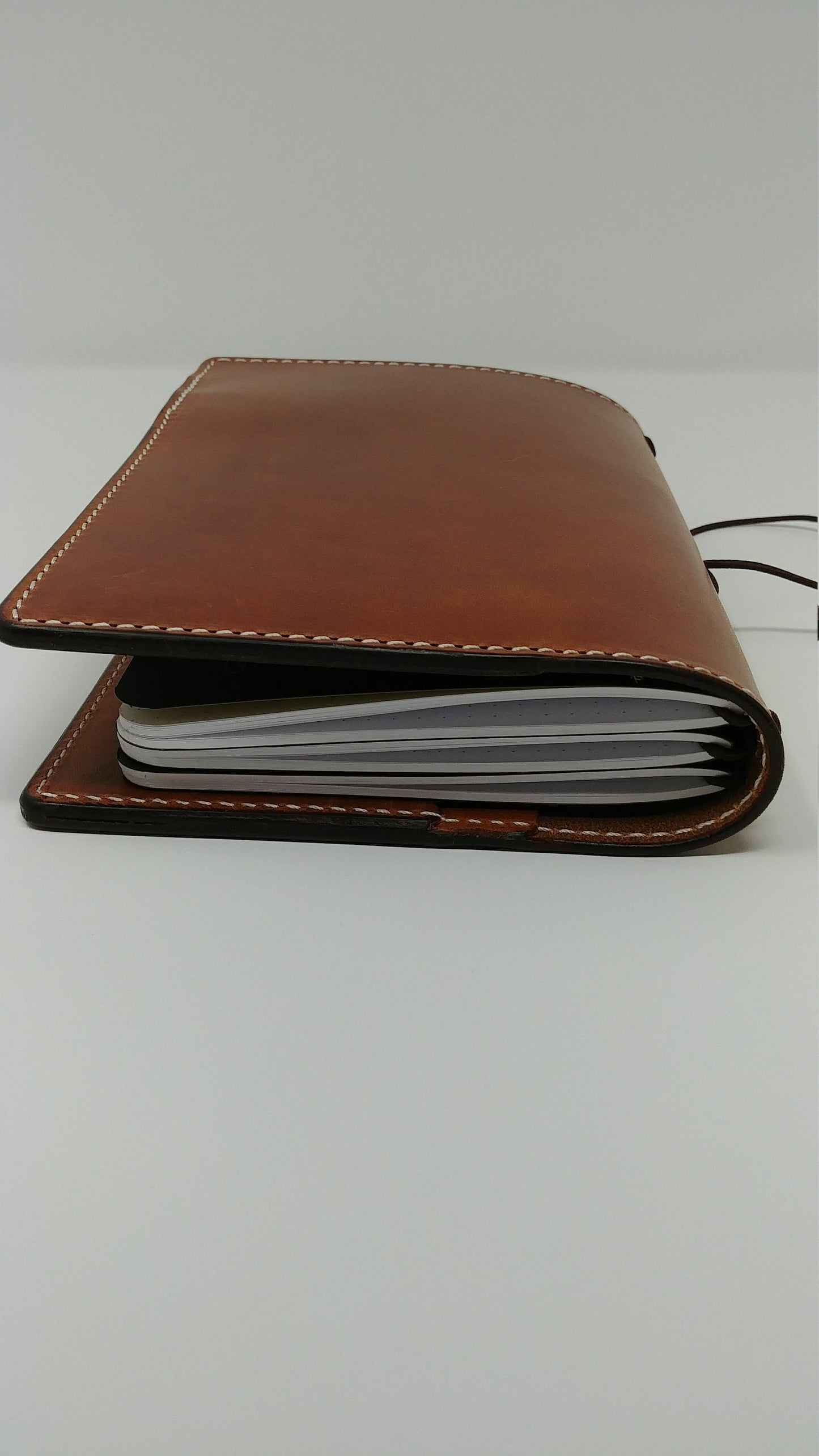 Leather Planner, B6 Traveler’s Notebook,  Deluxe w pockets & pen loop, Full Grain Leather Journal fits 5x7 Inserts, Upick leather finish